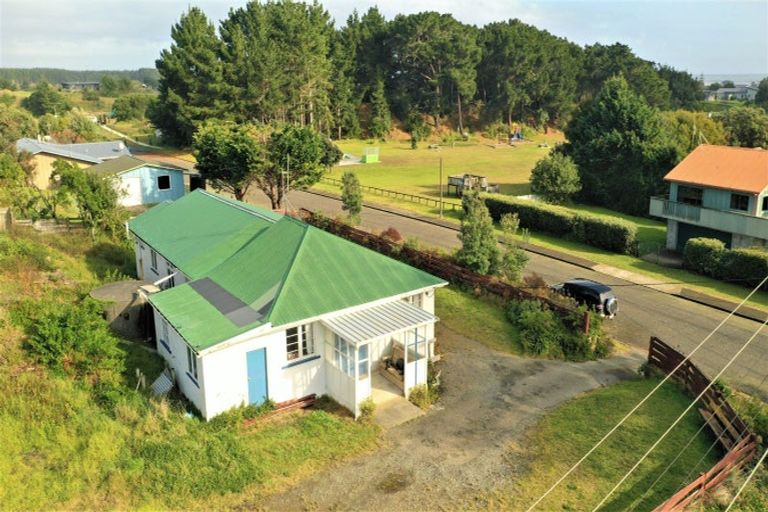 Photo of property in 613 Waitarere Beach Road, Waitarere Beach, Levin, 5510