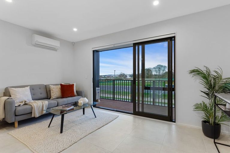 Photo of property in 12 Tara Lane, Manurewa, 2102