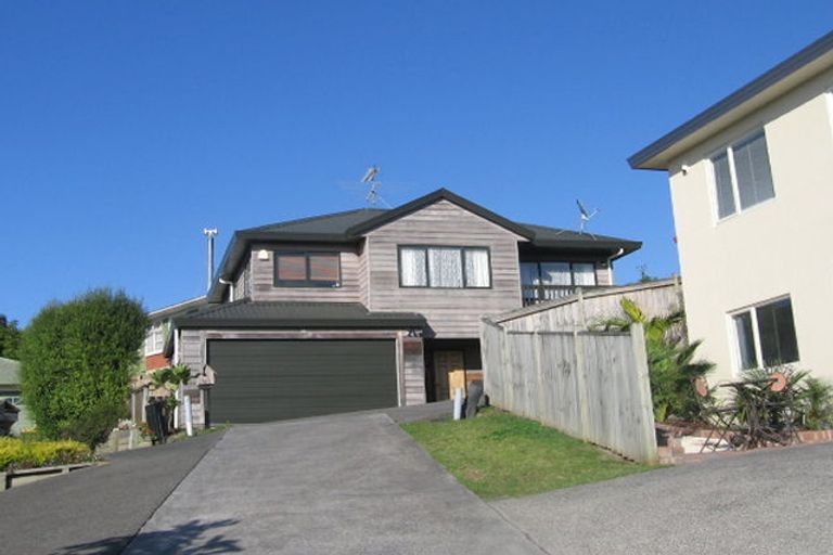 Photo of property in 2/8 Mossop Rise, Glenfield, Auckland, 0629