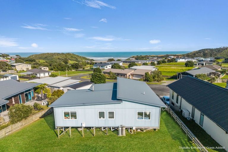 Photo of property in 4 Tua Tua Place, Baylys Beach, 0377