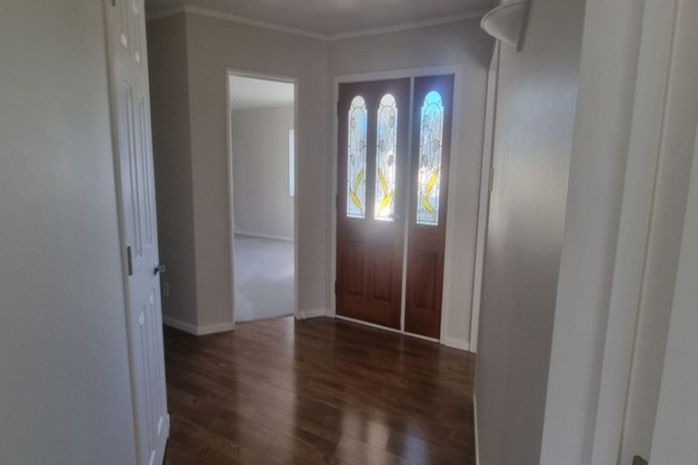 Photo of property in 11 Mako Street, West Harbour, Auckland, 0618