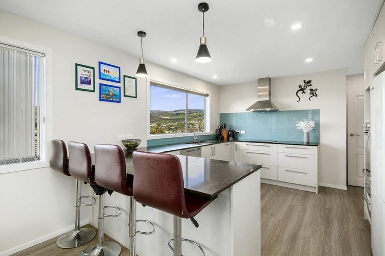 Photo of property in 4 Saint Aidans Way, Tawa, Wellington, 5028