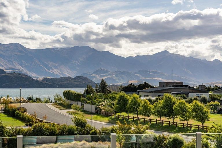 Photo of property in 28 Minaret Ridge, Wanaka, 9305