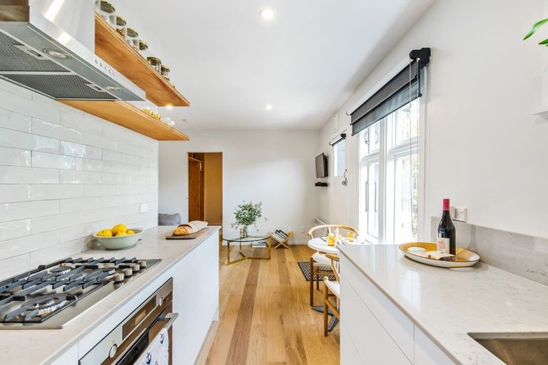 Photo of property in 49 Rolleston Street, Mount Cook, Wellington, 6021