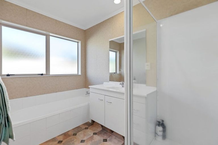 Photo of property in 24 Kahira Crescent, Papamoa Beach, Papamoa, 3118