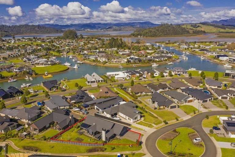 Photo of property in 20 Topping Place, Whitianga, 3510