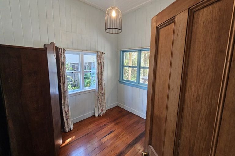 Photo of property in 2a Arahoe Road, New Lynn, Auckland, 0600