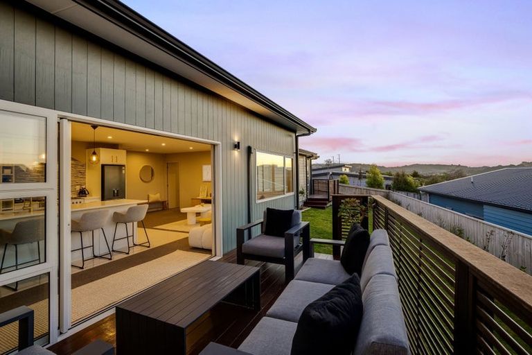 Photo of property in 48 Endeavour Drive, Whitby, Porirua, 5024