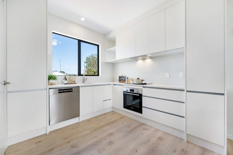 Photo of property in 11 Kayle Glen, West Harbour, Auckland, 0618