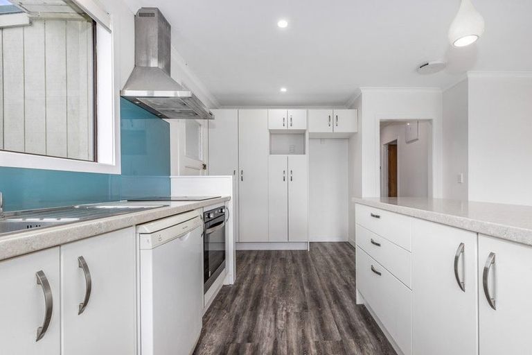 Photo of property in 124 Te Pene Avenue, Titahi Bay, Porirua, 5022