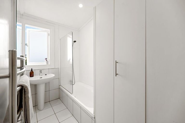 Photo of property in 16 Flynn Road, Hillcrest, Hamilton, 3216