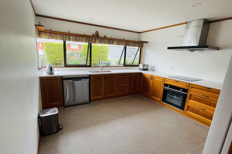 Photo of property in 89 Royal View Road, Te Atatu South, Auckland, 0610