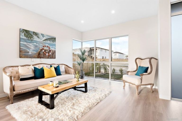 Photo of property in 16 Toanui Road, Hobsonville, Auckland, 0616