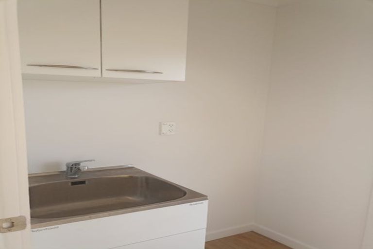 Photo of property in 2/462 East Coast Road, Windsor Park, Auckland, 0630