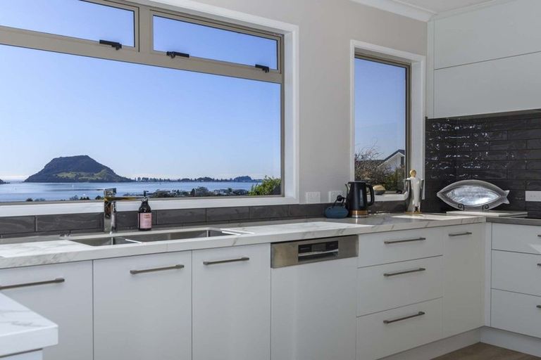 Photo of property in 18 Hinewa Road, Otumoetai, Tauranga, 3110