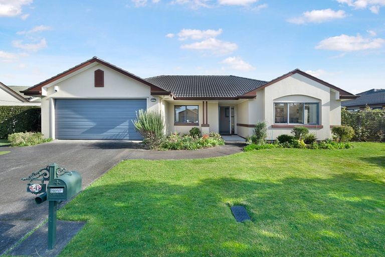 Photo of property in 4 Russett Grove, Henderson, Auckland, 0612