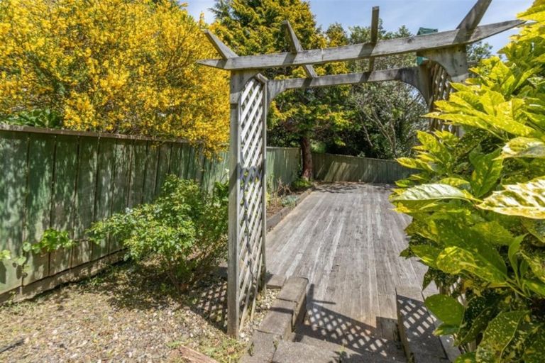 Photo of property in 17 Omega Street, Newlands, Wellington, 6037