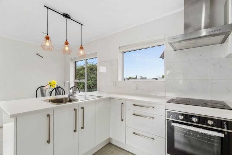Photo of property in 94 Lynwood Road, New Lynn, Auckland, 0600