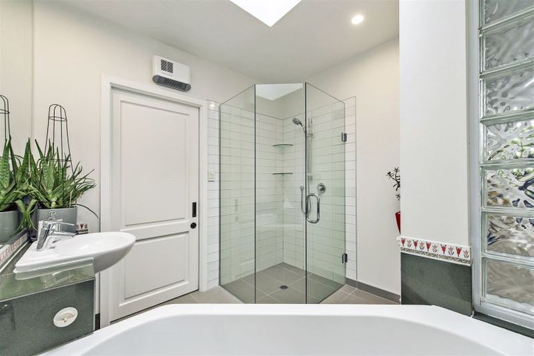 Photo of property in 36 Jacksons Road, Lyttelton, 8082
