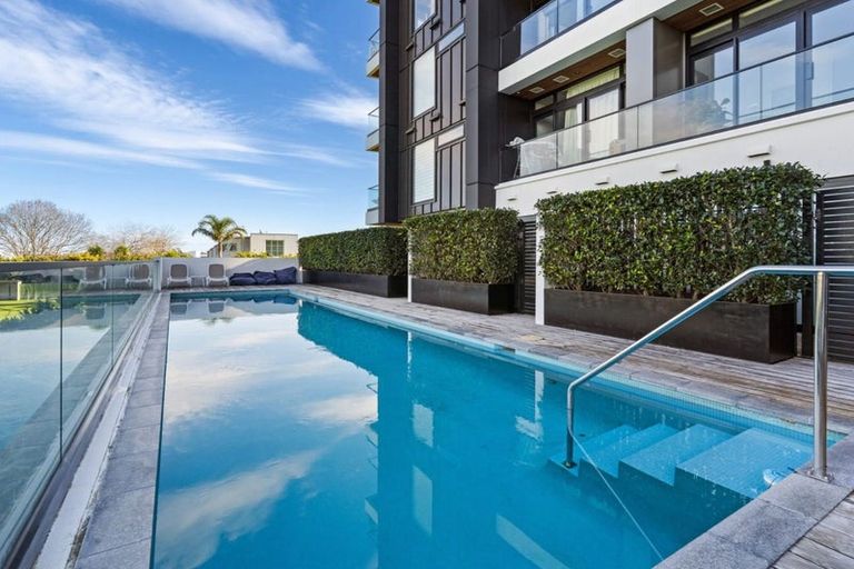 Photo of property in Frank Sargeson Apts, 207/74 Anzac Street, Takapuna, Auckland, 0622