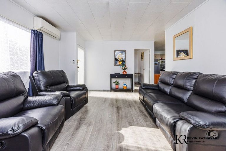 Photo of property in 2/62 Redcrest Avenue, Red Hill, Papakura, 2110