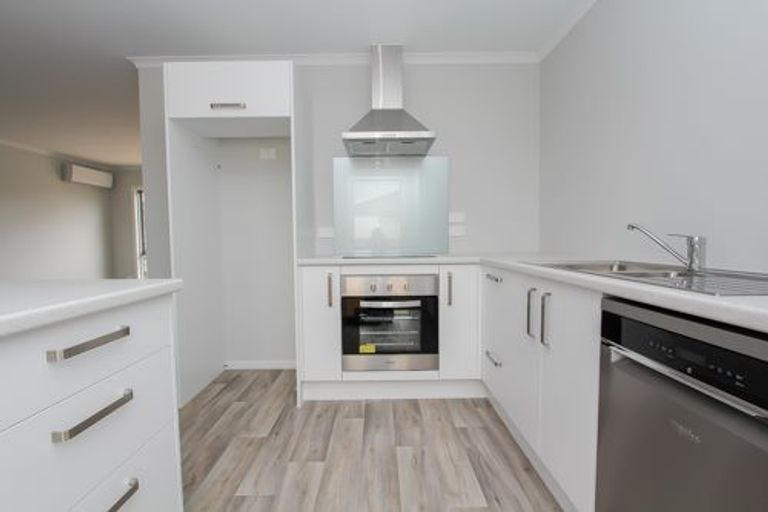Photo of property in 14u4 Breckons Avenue, Nawton, Hamilton, 3200