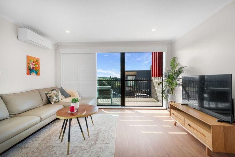 Photo of property in 1 Nugget Avenue, Hobsonville, Auckland, 0616