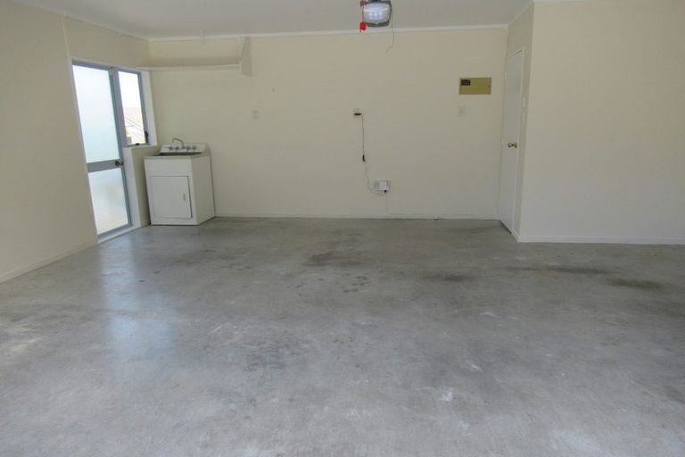 Photo of property in 4 Fairbanks Place, Glendene, Auckland, 0602