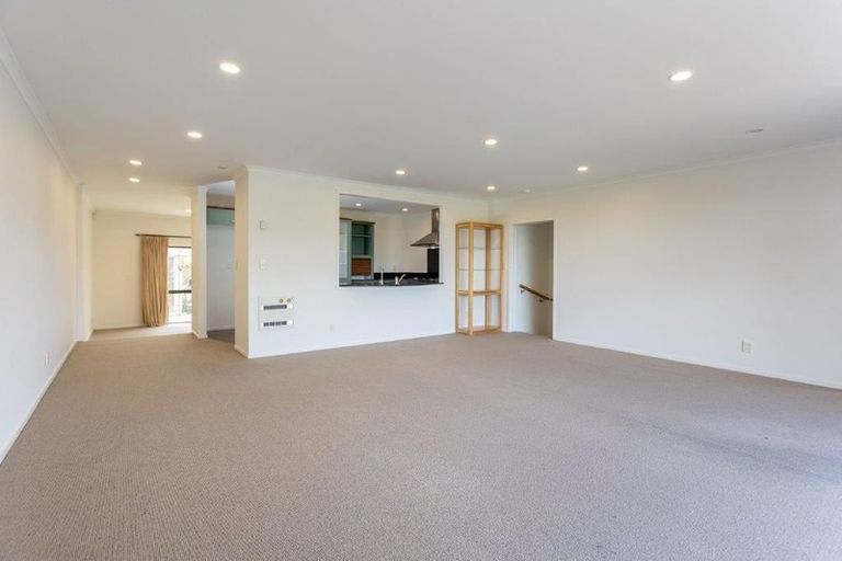 Photo of property in 34 Danica Esplanade, Te Atatu Peninsula, Auckland, 0610