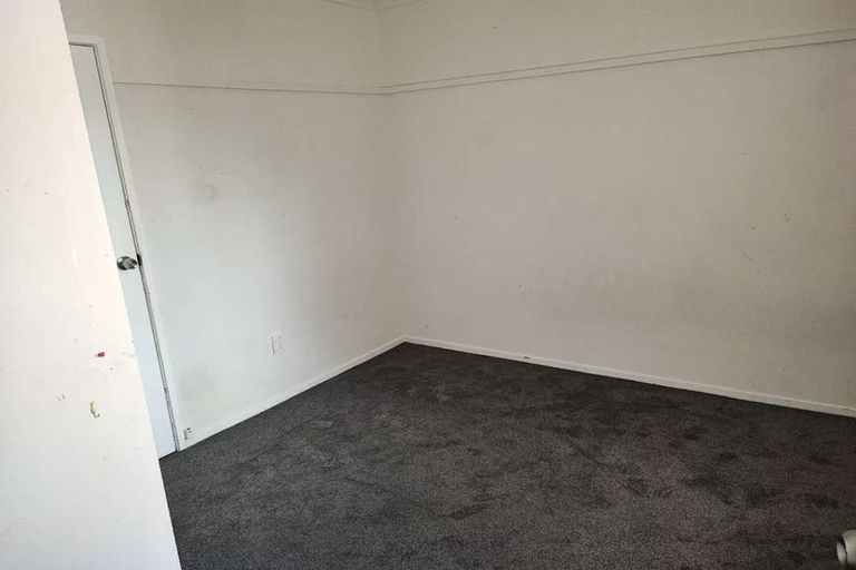 Photo of property in 2/24 Frank Evans Place, Henderson, Auckland, 0610