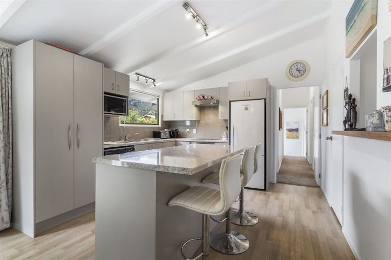 Photo of property in 218 Patuwai Drive, Whangamata, 3620