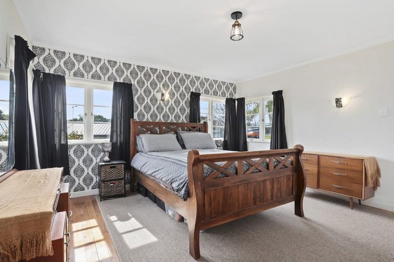 Photo of property in 86 Colwill Road, Massey, Auckland, 0614