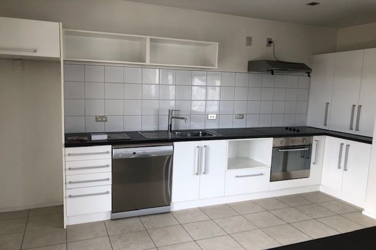 Photo of property in 4/6 Defoe Place, Waltham, Christchurch, 8023