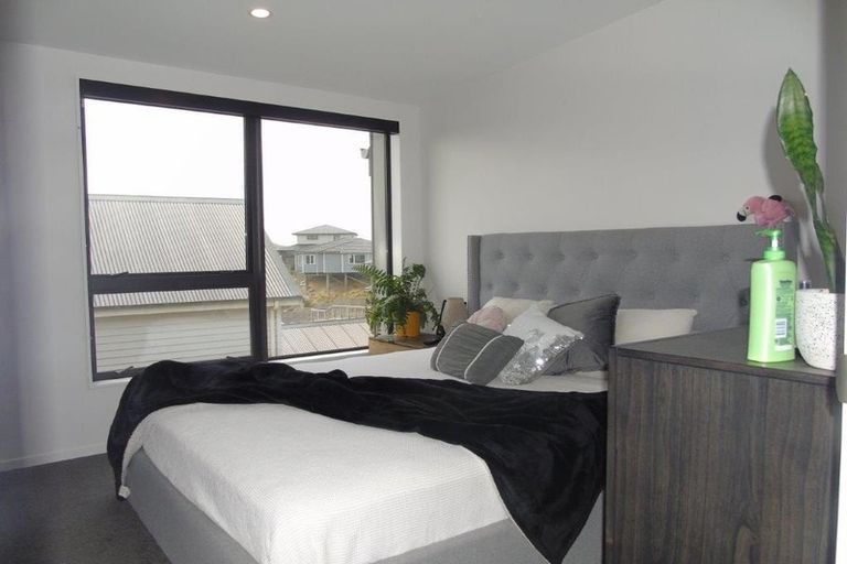 Photo of property in 62u3 Spenmoor Street, Newlands, Wellington, 6037