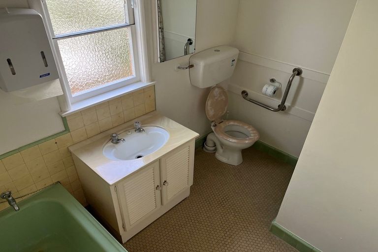 Photo of property in 150a The Parade, Island Bay, Wellington, 6023