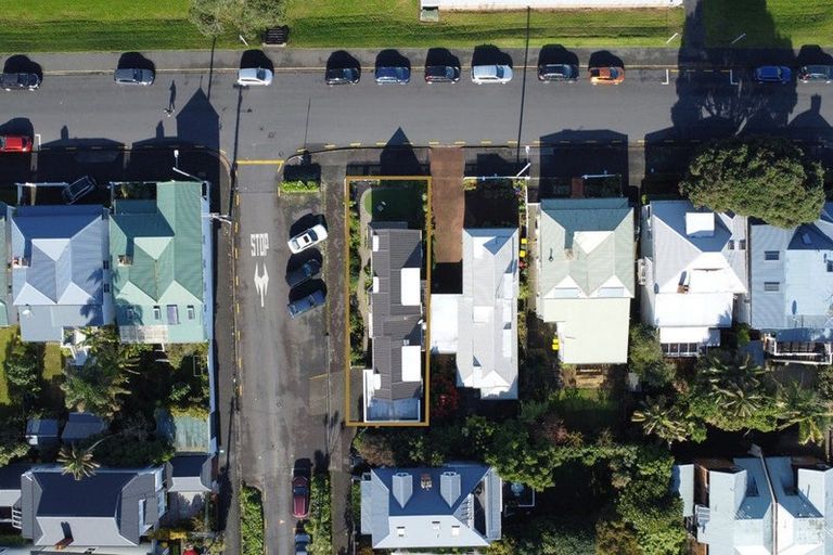 Photo of property in 33 Queens Parade, Devonport, Auckland, 0624