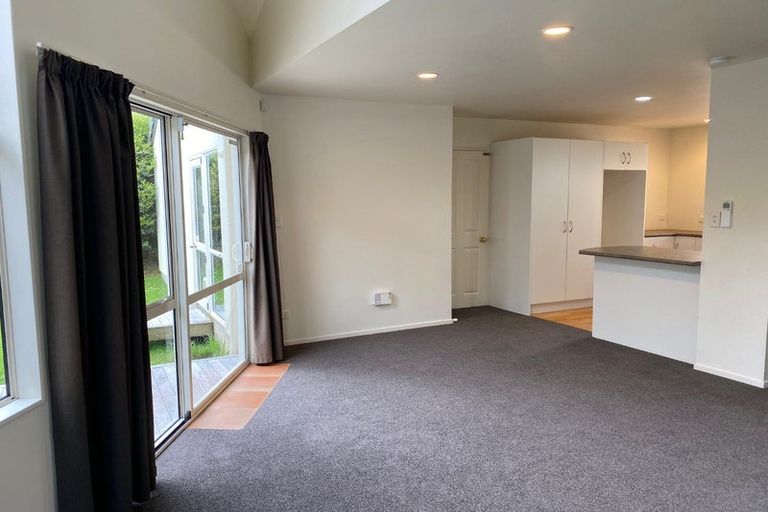 Photo of property in 2/336a East Coast Road, Sunnynook, Auckland, 0632