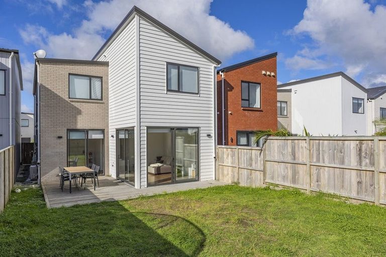 Photo of property in 27 Coast Garden Drive, Hobsonville, Auckland, 0616