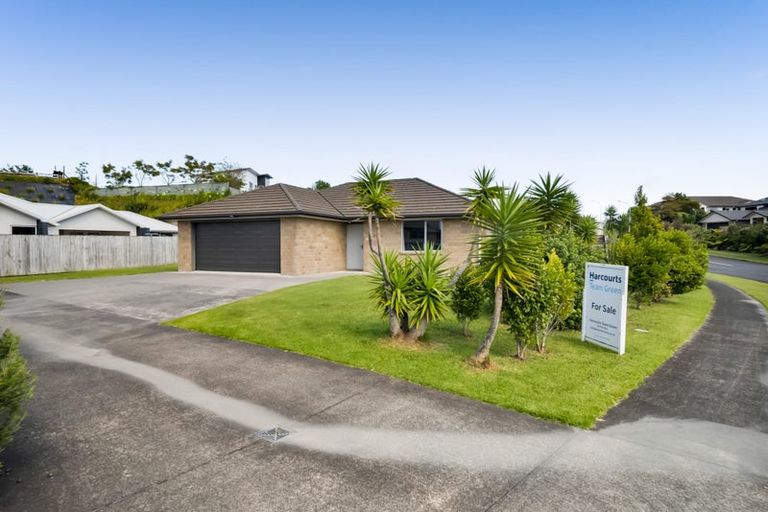 Photo of property in 17 Heta Road, Highlands Park, New Plymouth, 4312