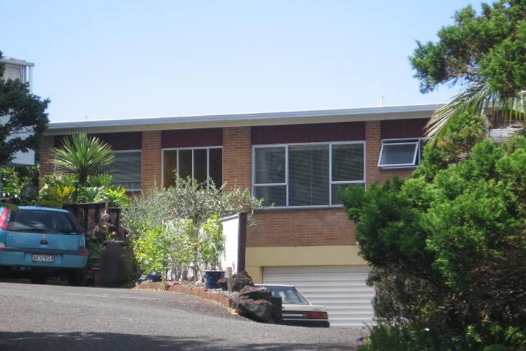 Photo of property in 1/2 Camelot Place, Glenfield, Auckland, 0629
