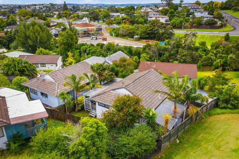 Photo of property in 2/20 Landsdale Place, Massey, Auckland, 0614