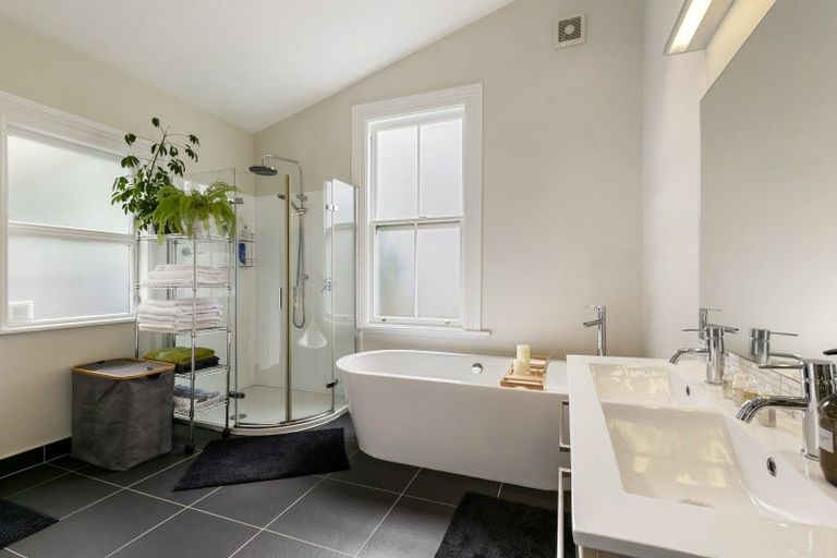 Photo of property in 84 Glenmore Street, Northland, Wellington, 6012