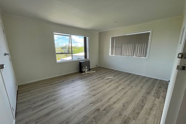 Photo of property in 42 Cyclarama Crescent, Massey, Auckland, 0614