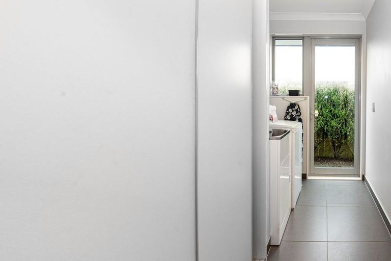 Photo of property in 64 Aotea Drive, Aotea, Porirua, 5024