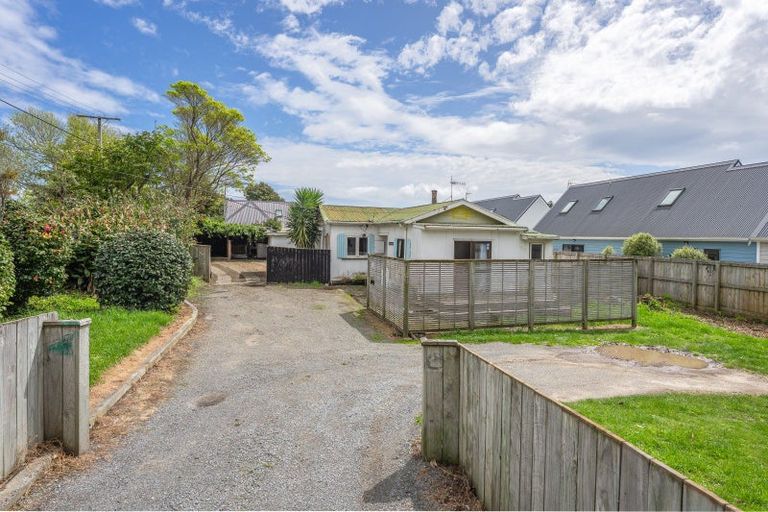 Photo of property in 107 Amohia Street, Paraparaumu, 5032
