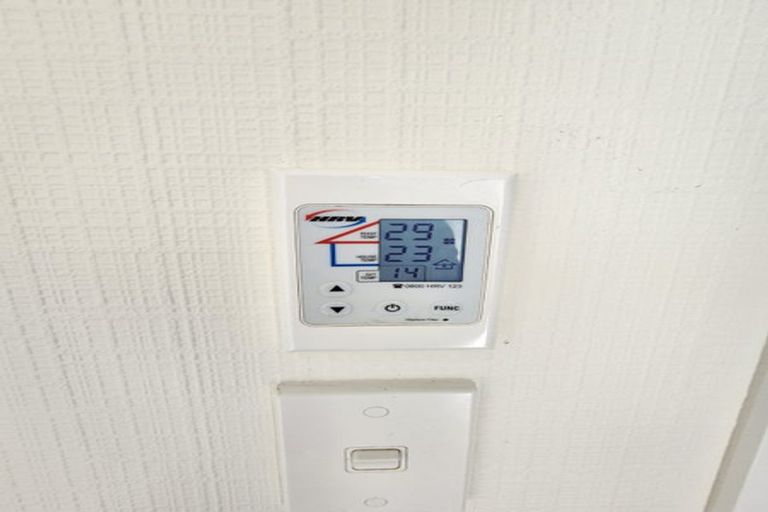 Photo of property in 43 Girrahween Drive, Totara Vale, Auckland, 0629