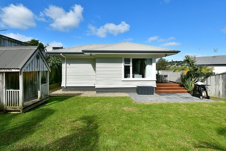 Photo of property in 2 Carento Way, Stanmore Bay, Whangaparaoa, 0932