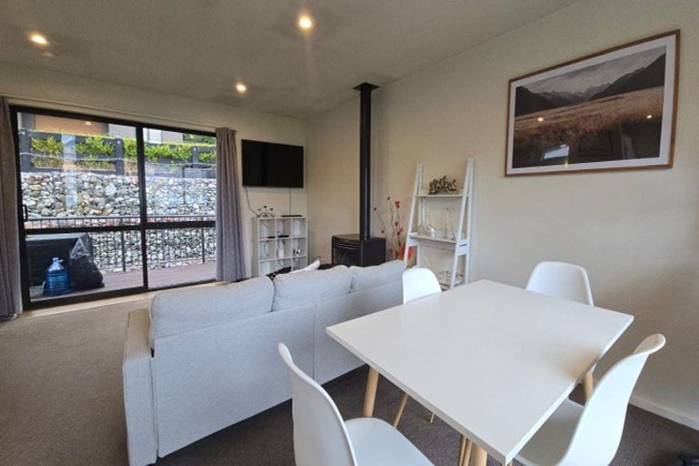 Photo of property in Arno Apartment, 11/8 Mckerrow Place, Sunshine Bay, Queenstown, 9300