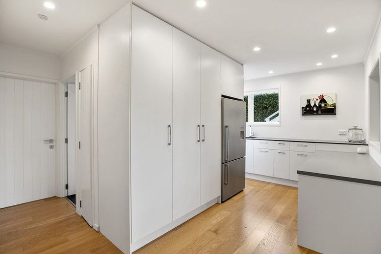 Photo of property in 84 Marine Parade, Mellons Bay, Auckland, 2014