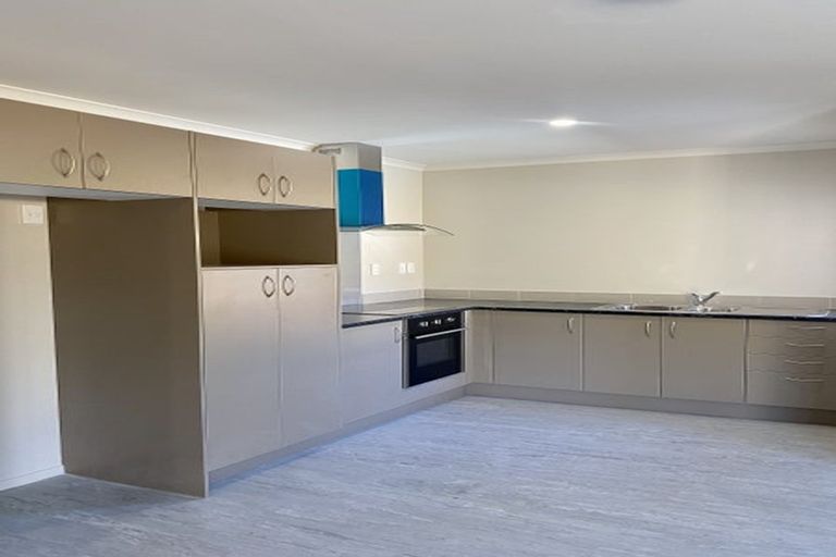 Photo of property in 51a Woodside Road, Massey, Auckland, 0614